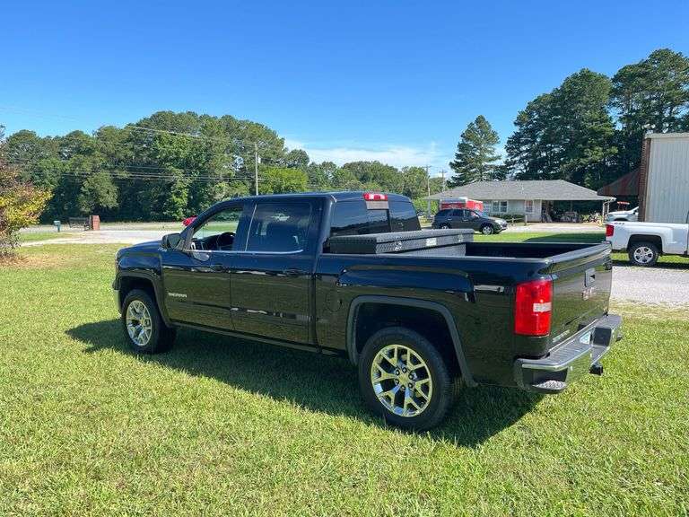 2015 GMC Sierra Pickup Truck Z71 4x4 - Power windows, locks, mirrors, seats - Truck tool box, Showing 294,423 miles, AC not working
