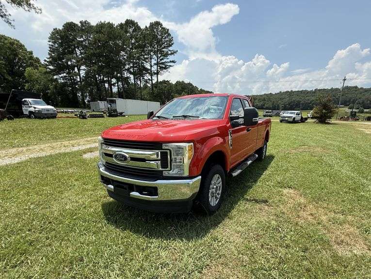 2017 Ford F-250 STX 4x4 Long Wheelbase King Cab Pickup - 243,996 miles showing, Cloth seats, Power windows, Fifth wheel