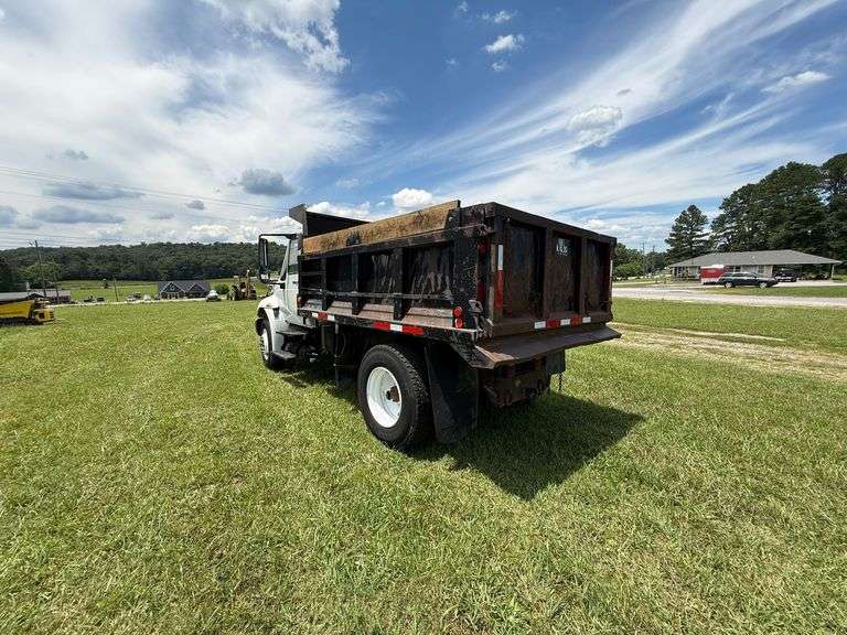 2007 International Dump Truck 4300 M7 Dura Star - 11' Dump bed, Straight shift 6 speed transmission
