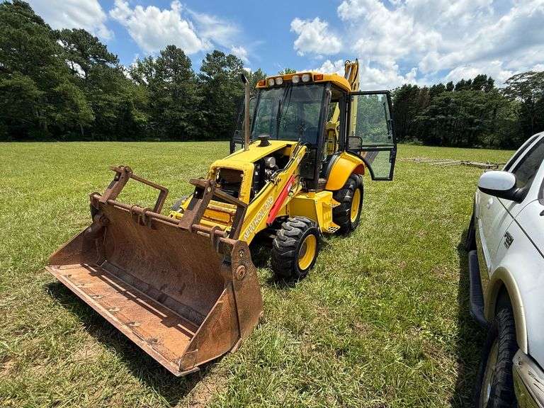 New Holland LB75B - Clam shell front bucket, Extend-a-hoe, 4 x 4, Cab, 5286 hrs, 36" back bucket