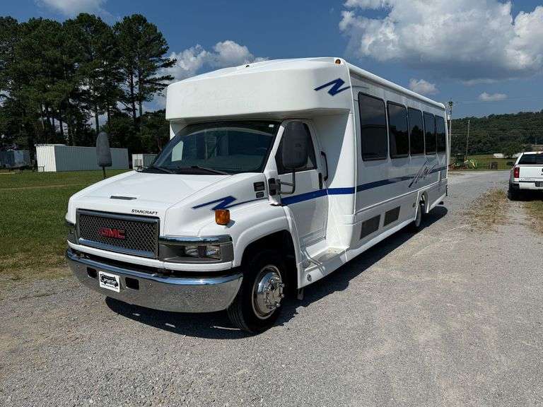 2006 GMC C5500 32 Passenger Center Aisle Bus - Diesel, Runs well, New batteries, Used exclusively for church transport, Showing 37,584 miles
