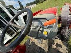 Massey Ferguson 1532 4x4  32 hp Utility Tractor - Front end loader L100, 5' bucket, Hydrostatic transmission, 122 hours, 3 Pt hitch, Diesel