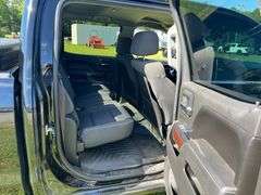 2015 GMC Sierra Pickup Truck Z71 4x4 - Power windows, locks, mirrors, seats - Truck tool box, Showing 294,423 miles, AC not working