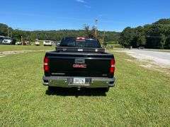 2015 GMC Sierra Pickup Truck Z71 4x4 - Power windows, locks, mirrors, seats - Truck tool box, Showing 294,423 miles, AC not working