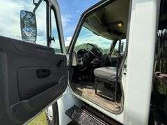 2007 International Dump Truck 4300 M7 Dura Star - 11' Dump bed, Straight shift 6 speed transmission