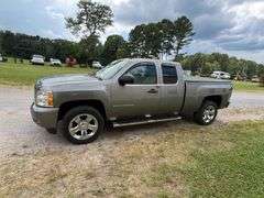 2007 Chevrolet Silverado Pickup Truck - Automatic, power windows, power locks, power mirrors, tilt, cruise, 2 WD, Showing 170,900 miles
