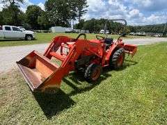 2011 Kubota L3400 Tractor w/LA463 Kubota Front Loader - 4WD, Hydrostatic transmission, Owner's manual, Showing 717 hrs
