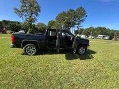 2015 GMC Sierra Pickup Truck Z71 4x4 - Power windows, locks, mirrors, seats - Truck tool box, Showing 294,423 miles, AC not working