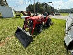 Massey Ferguson 1532 4x4  32 hp Utility Tractor - Front end loader L100, 5' bucket, Hydrostatic transmission, 122 hours, 3 Pt hitch, Diesel