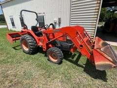 2011 Kubota L3400 Tractor w/LA463 Kubota Front Loader - 4WD, Hydrostatic transmission, Owner's manual, Showing 717 hrs
