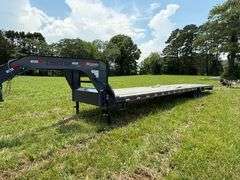 2024 LoneStar 40' x 8' Gooseneck Trailer - Chain box - Title applied for