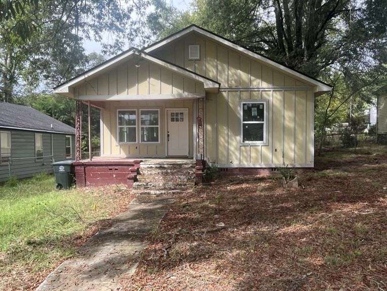 3 BR, 2 1/2 BA House in Hill City Community image