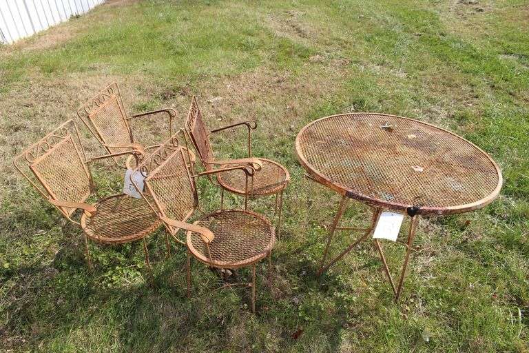 Circular Wrought Iron Table and (4) Chairs image