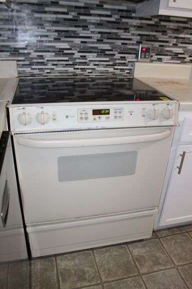 GE Profile 4 Burner Electric Stove image