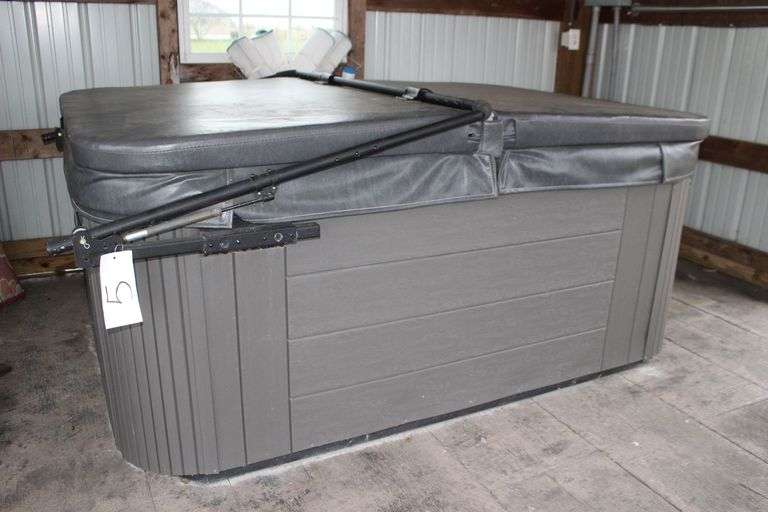 2017 Garden Leisure Spas Hot Tub image