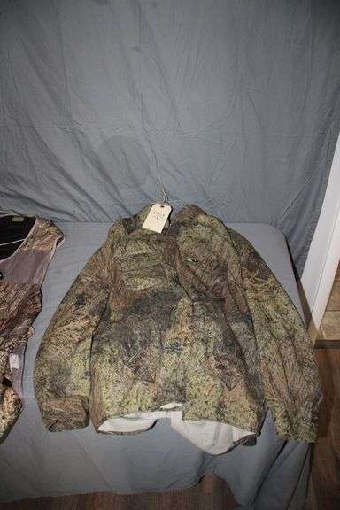 Camo Vest and (2) Shirts & Pants Size 3X image