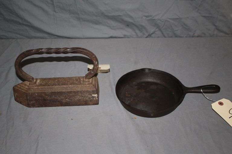 No. 8 Cast Iron Skillet, and Cast Iron with Handle image