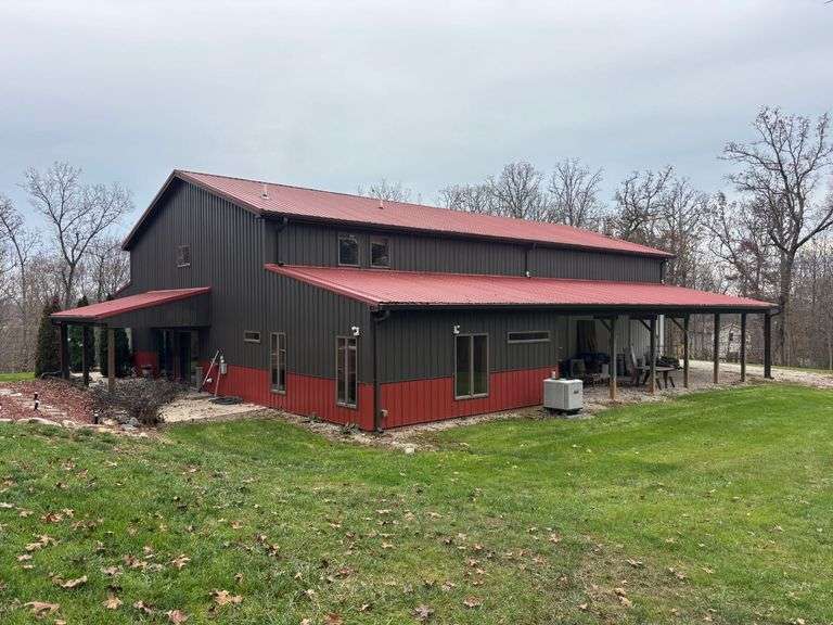 BARNDOMINIUM - 5.6 ACRES image