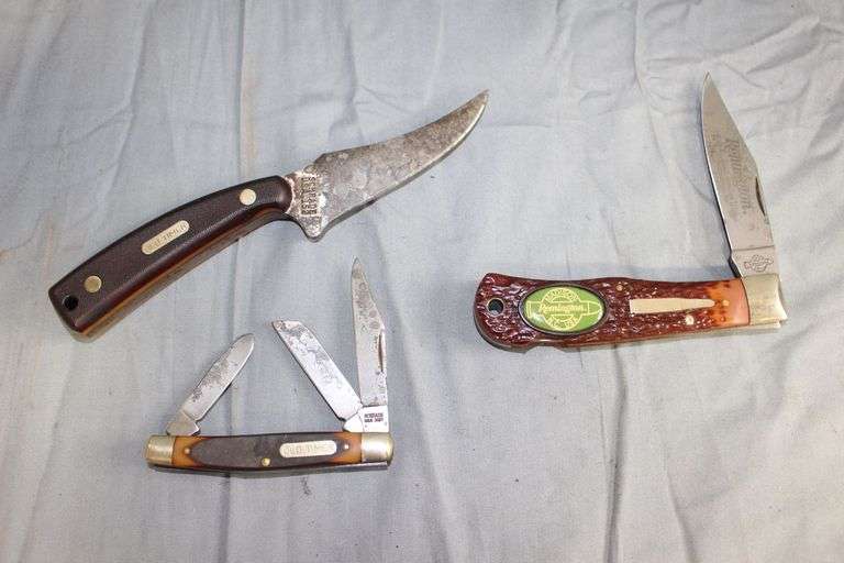 Remington Bullet Lock Back Single Blade Pocket Knife, Schrade Old Timer Gift Set 152 OT Sharpfinger Fixed Blade Knife with Sheath, and 34 OT Middleman 2 Blade Pocket Knife image