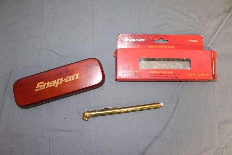 Snap On Master's Choice Tire Gauge in Solid Maple Gift Box image