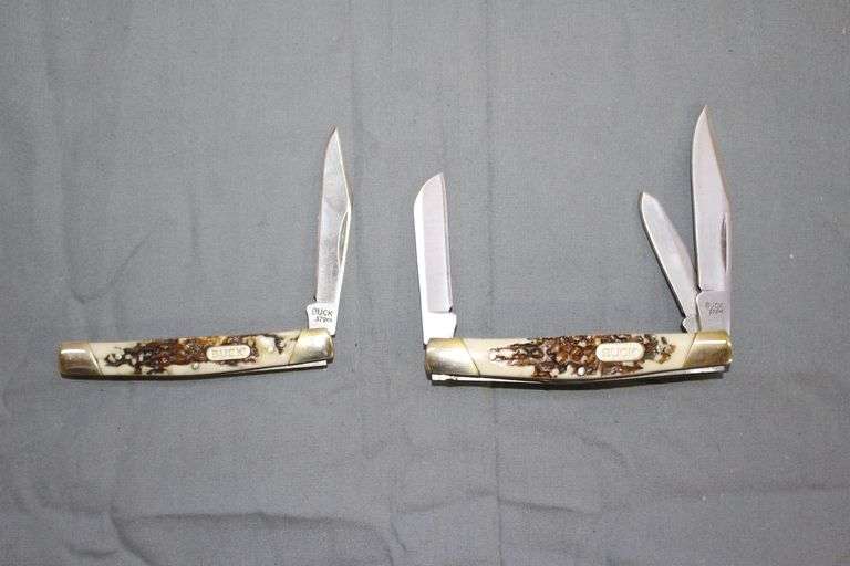Buck 373 Trio 3 Blade Pocket Knife, Buck 379 Solo Single Blade Pocket Knife, and Tin Case image