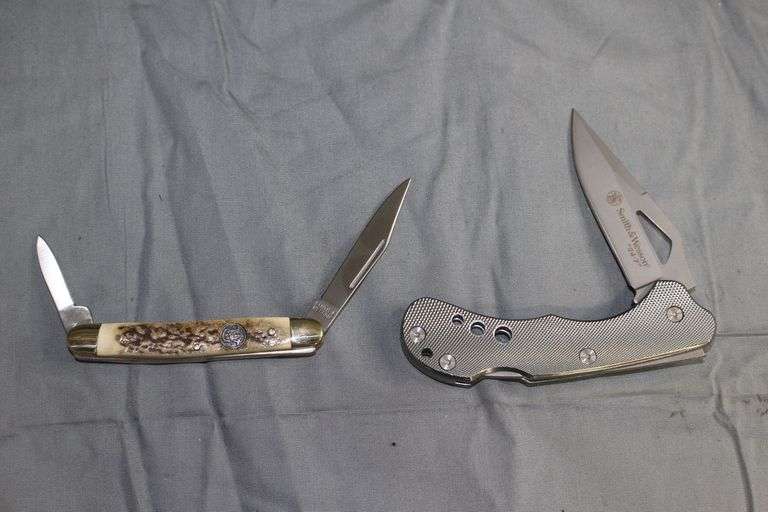 Smith & Wesson "24-7" CK108 Single Blade Pocket Knife with Belt Clip and S.W.A.T Smith & Wesson Bullseye Stag Pen 2 Blade Pocket Knife image