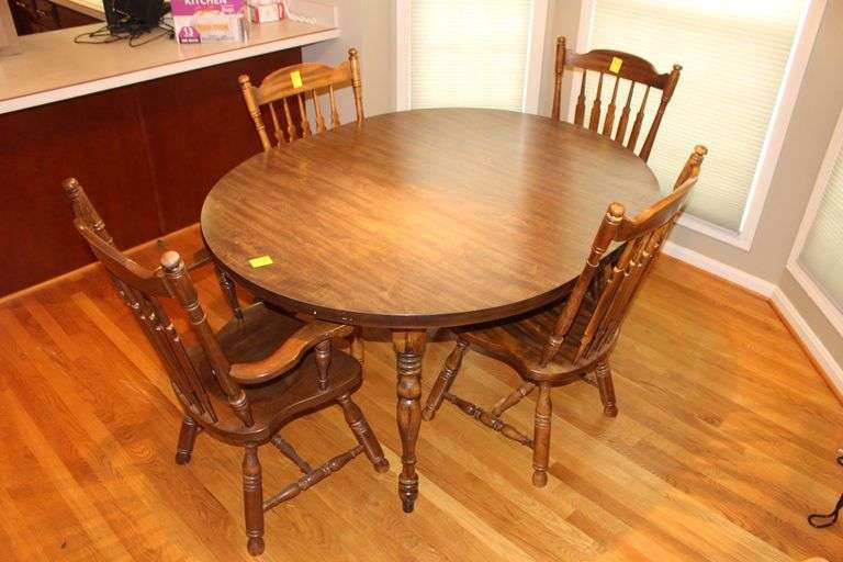 Dining Room Table with Leaf and (4) Chairs image