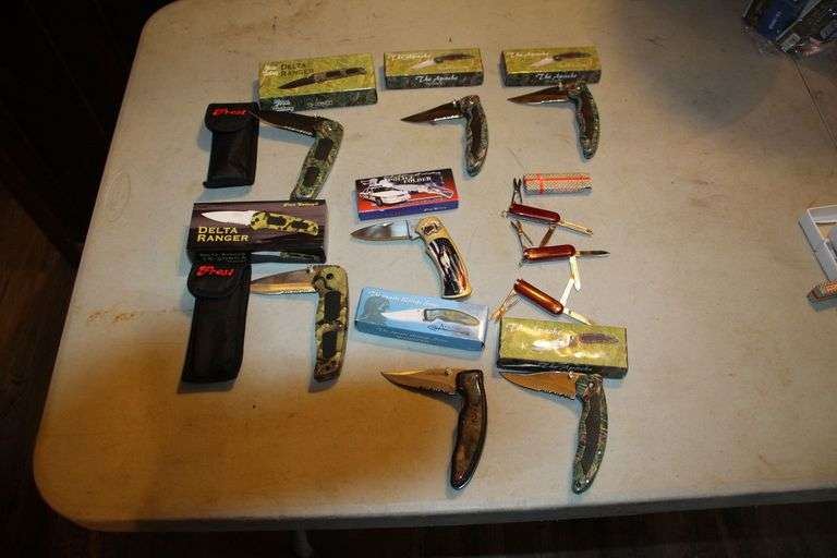 (10) Pocket Knives image