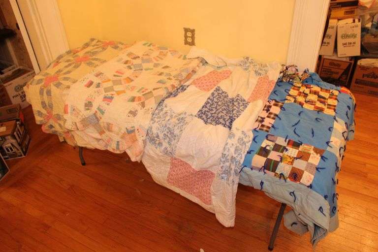 (4) Quilts image