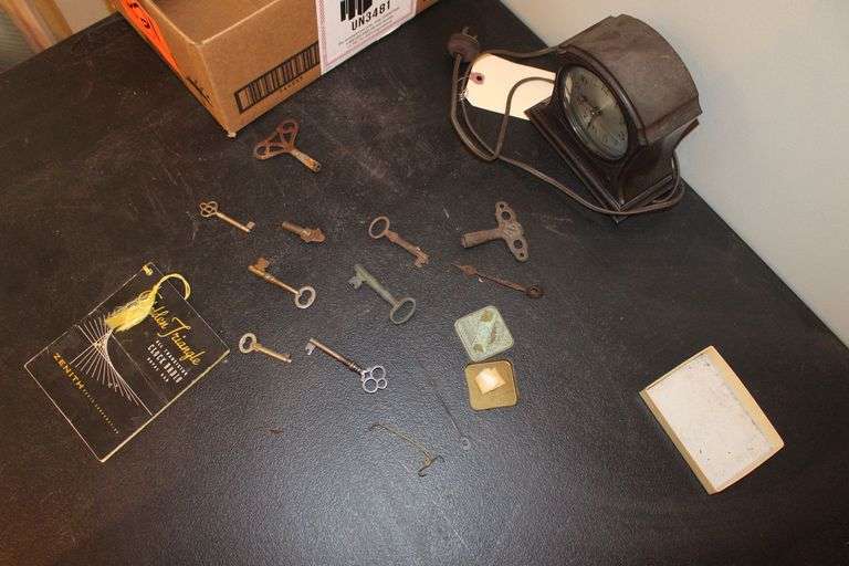 Small Electric Mantle Clock image