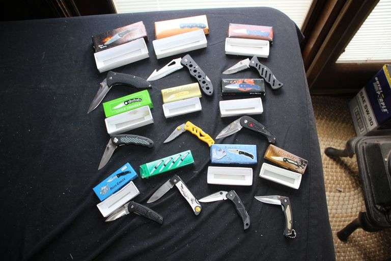 (10) Pocket Knives image