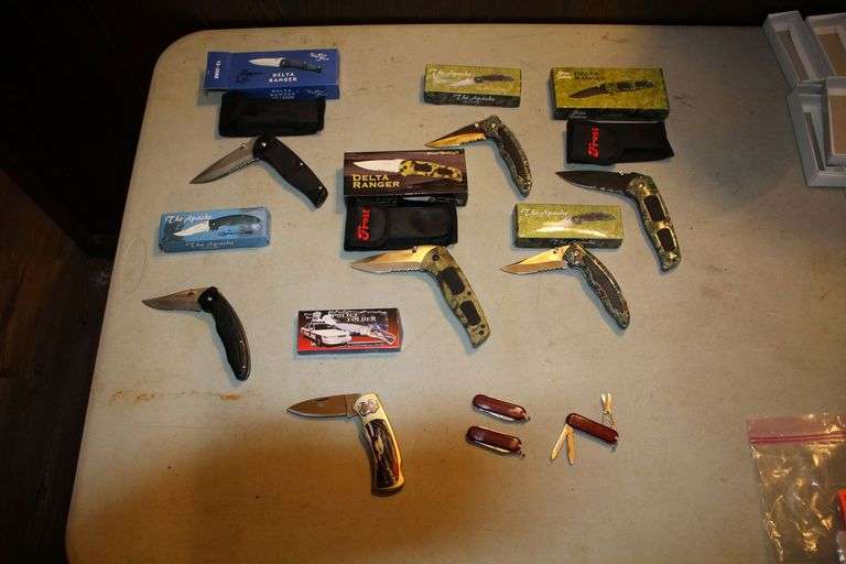 (10) Pocket Knives image