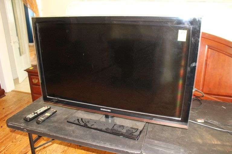 40 Inch Samsung TV with (2) Remotes image