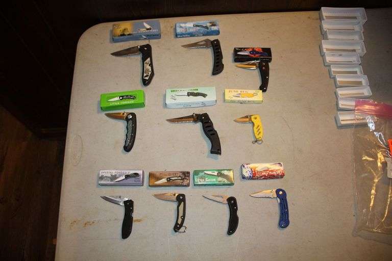 (10) Pocket Knives image