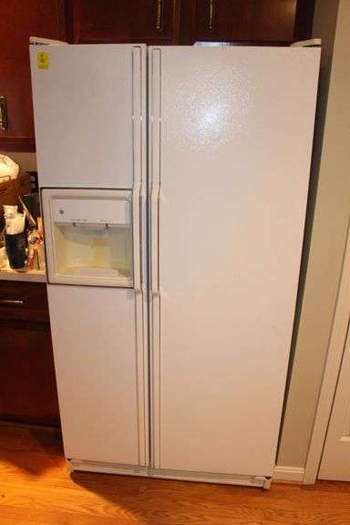 General Electric Side by Side Refrigerator image