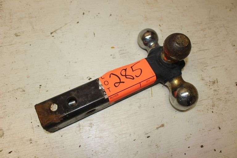 3-Way Hitch With Balls image