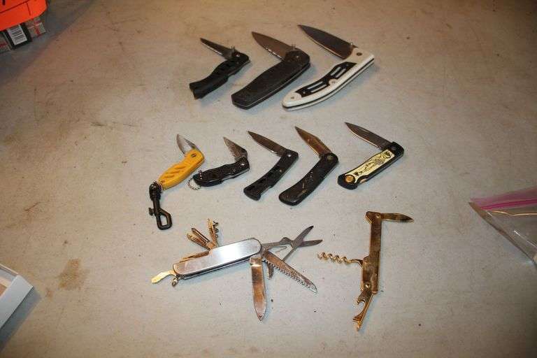 (10) Pocket Knives image