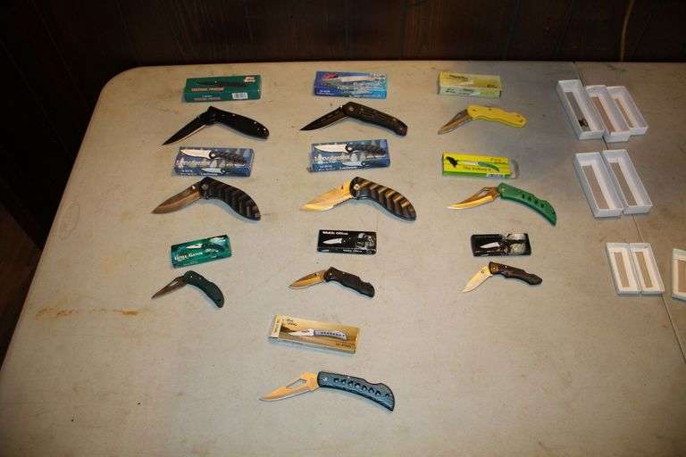 (10) Pocket Knives image