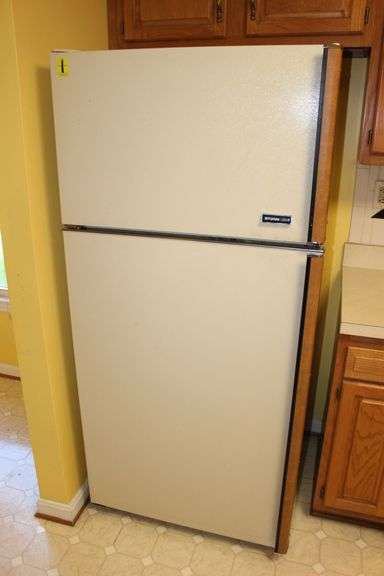Frigidaire Elite Refrigerator and Freezer image