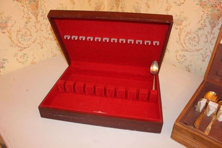 WM Rogers Silver Plate and Ranmaru Gold Tone Silverware and (3) Silverware Cases