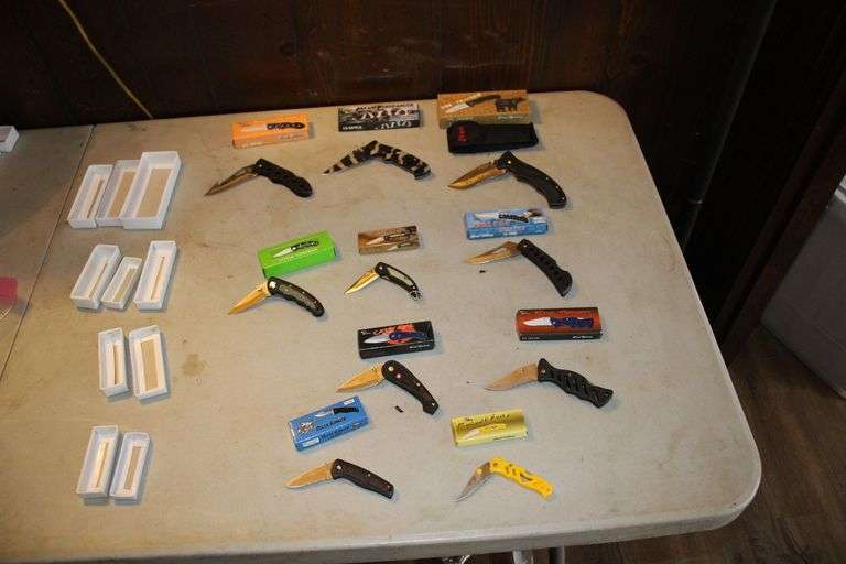 (10) Pocket Knives image