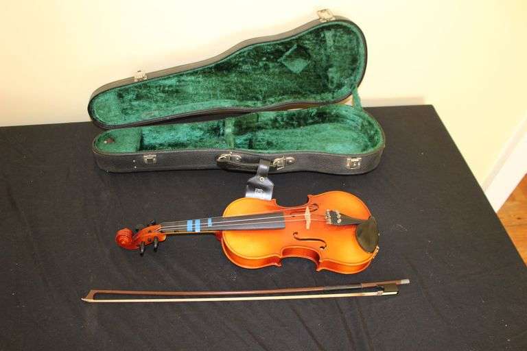 Suzuki 1/2 Size Violin and Bow with Hard Shell Case image