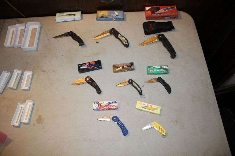 (8) Pocket Knives image