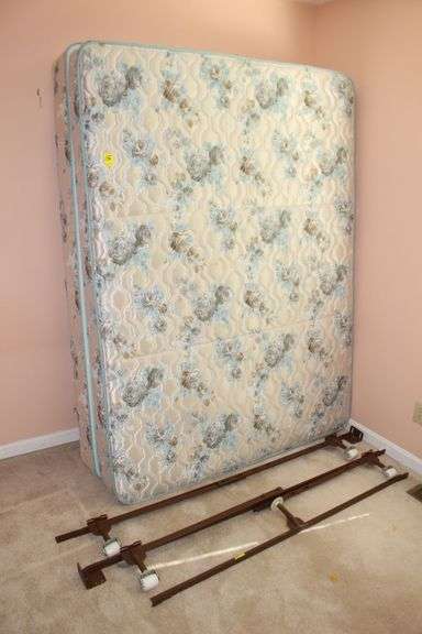Queen Size Bed image