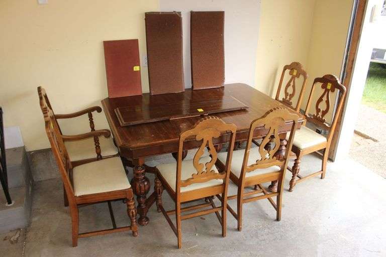 Dining Table with Leaf and (6) Chairs image