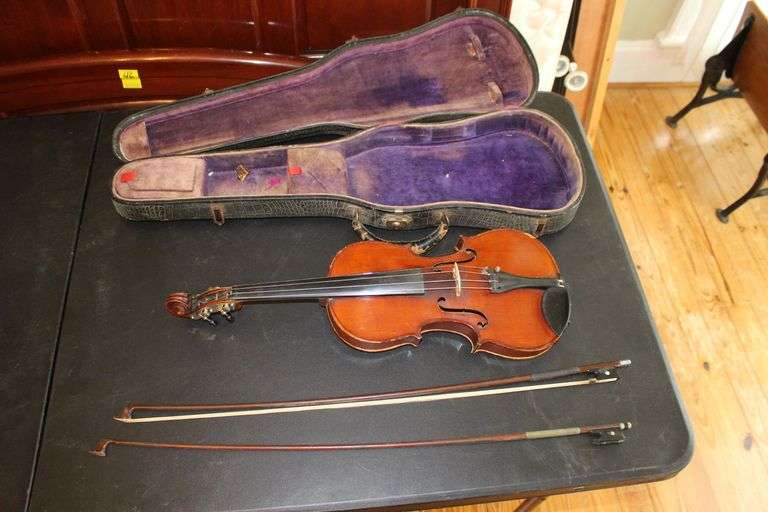 1/4 Size Violin and (2) Bows with Hard Shell Case image