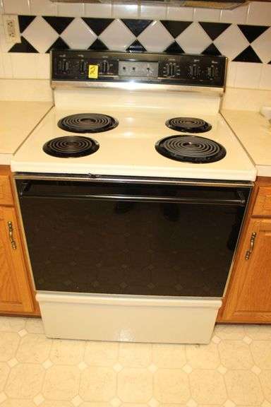 Hotpoint 4 Burner Electric Cookstove image