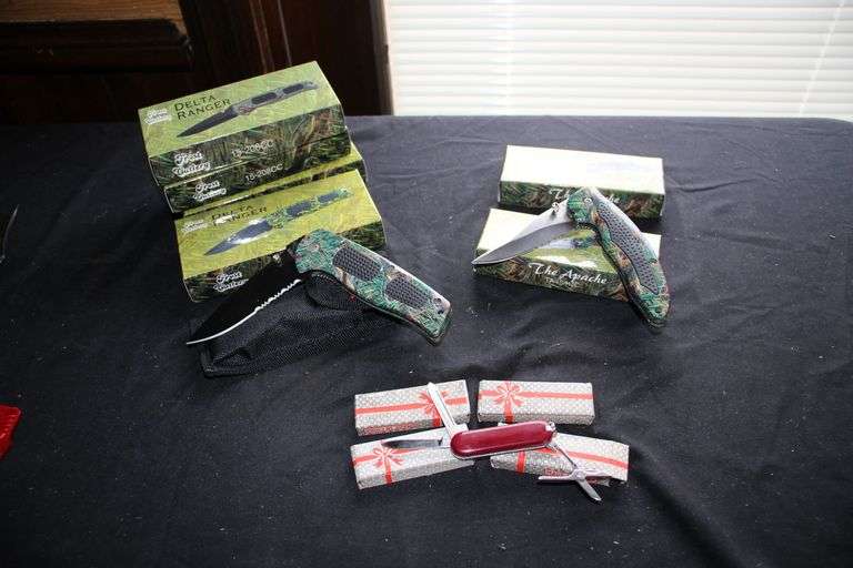 (10) Pocket Knives image