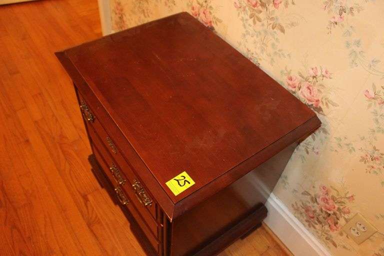 2-Drawer Night Stand