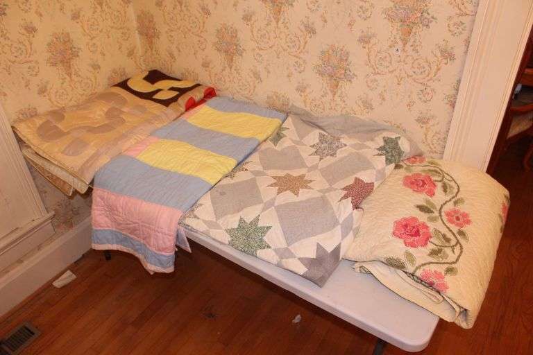 (4) Quilts image